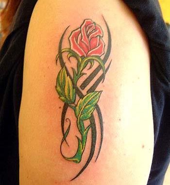 RÃ³Å¼a i czarny tribal