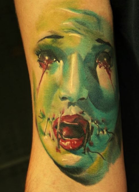 Twarz pÅ‚aczÄ…ca krwiÄ…