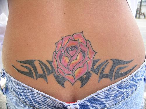 RÃ³Å¼a ze wzorem tribal